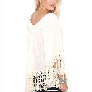 Crème boho Fringe crop top . Off shoulder. One size .